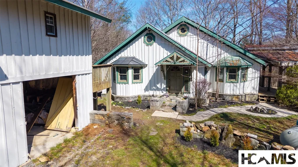 577 Paul Mccoy Road Lake Toxaway NC 28747