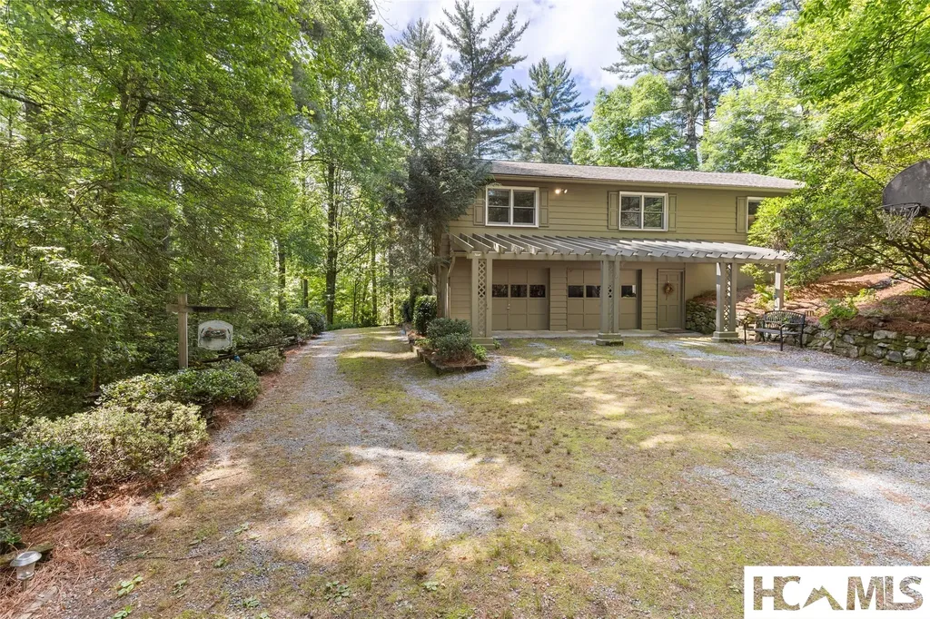 221 Hideaway Trail Highlands NC 28741