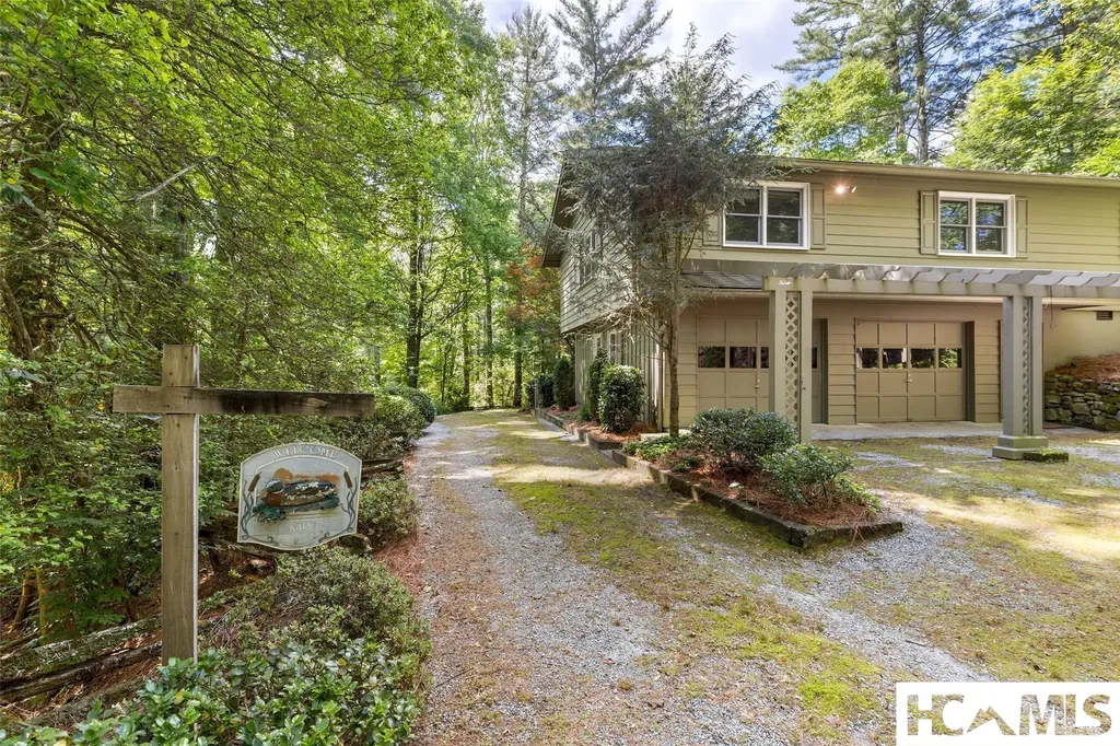 221 Hideaway Trail Highlands NC 28741