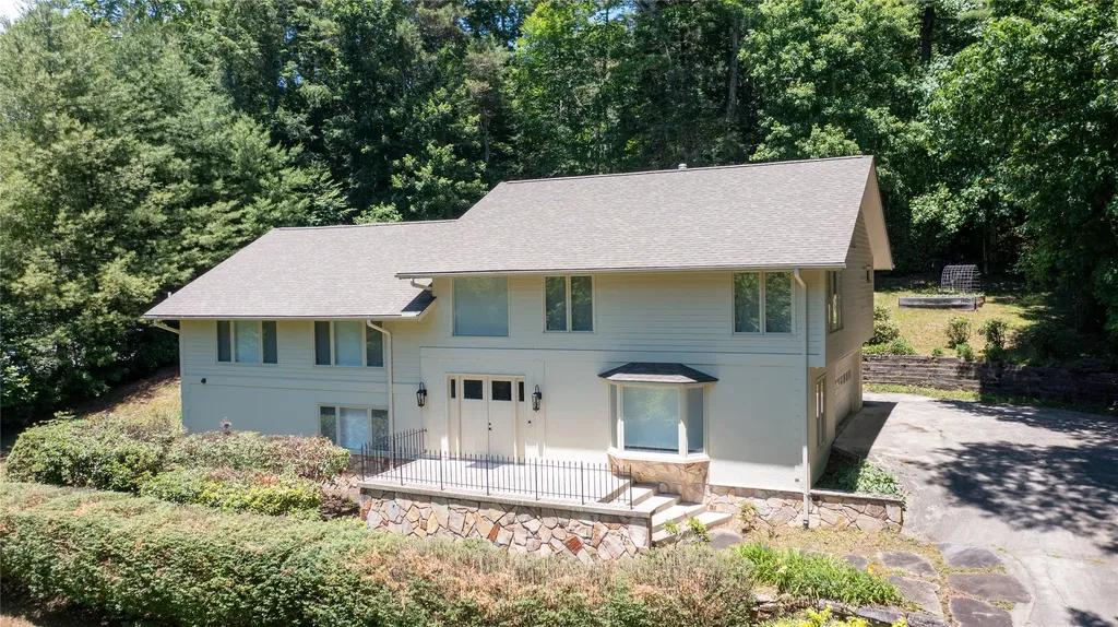 54 Deer Run Highlands NC 28741