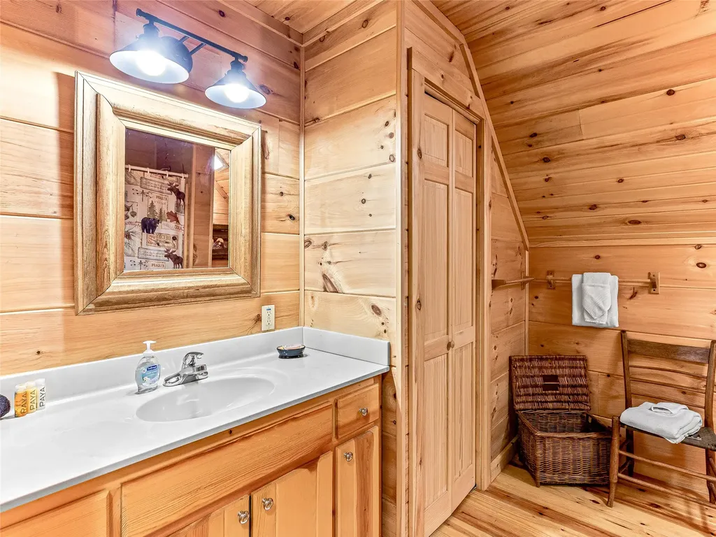 250 Fairway Drive Lake Toxaway NC 28747