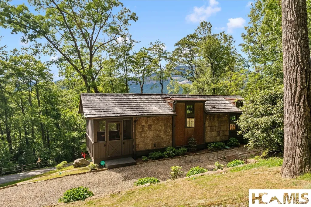 61 Moonstone Loop Highlands NC 28741
