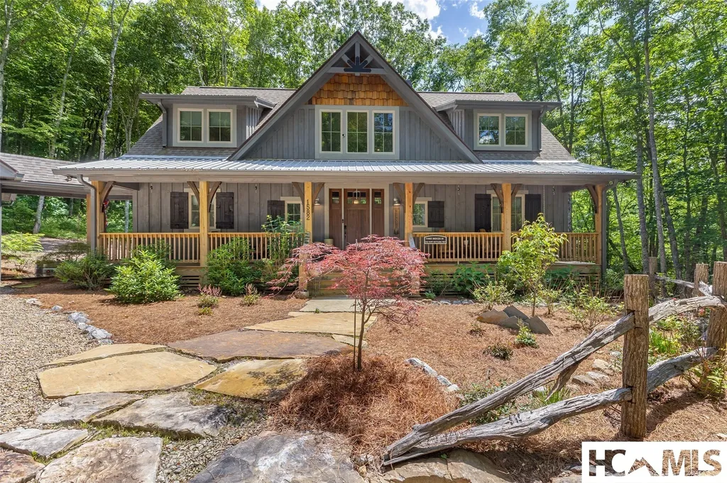 1582 New Settlers Way Glenville NC 28736