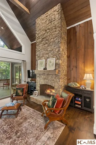 1582 New Settlers Way Glenville NC 28736