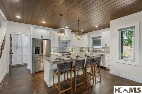 1582 New Settlers Way Glenville NC 28736
