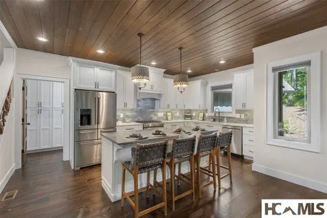 1582 New Settlers Way Glenville NC 28736