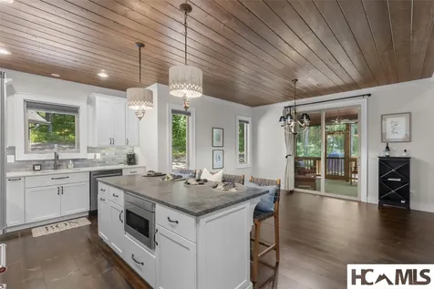 1582 New Settlers Way Glenville NC 28736