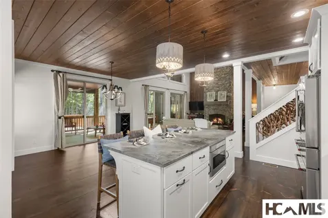 1582 New Settlers Way Glenville NC 28736