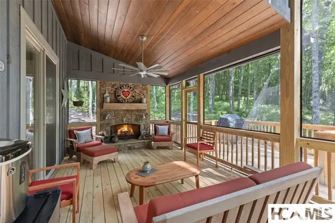 1582 New Settlers Way Glenville NC 28736