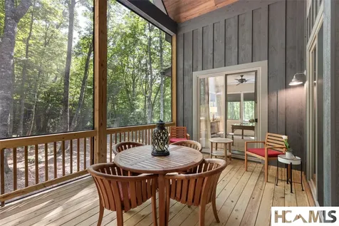 1582 New Settlers Way Glenville NC 28736
