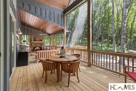 1582 New Settlers Way Glenville NC 28736