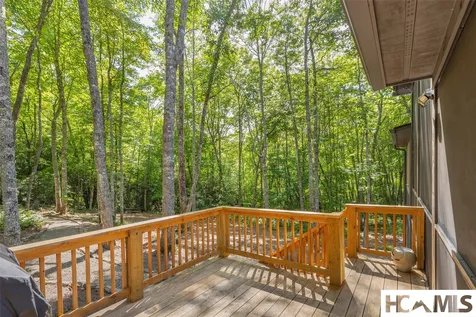 1582 New Settlers Way Glenville NC 28736