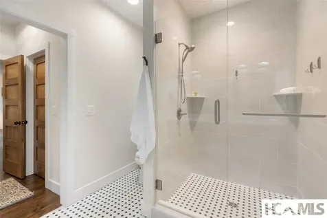 1582 New Settlers Way Glenville NC 28736