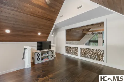 1582 New Settlers Way Glenville NC 28736