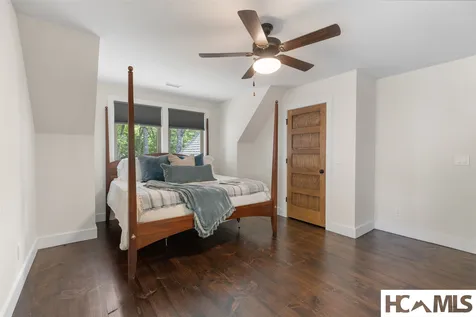 1582 New Settlers Way Glenville NC 28736