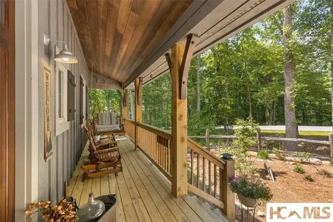 1582 New Settlers Way Glenville NC 28736