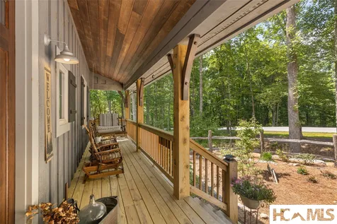 1582 New Settlers Way Glenville NC 28736