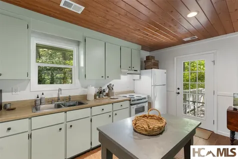92 Hicks Road Highlands NC 28741