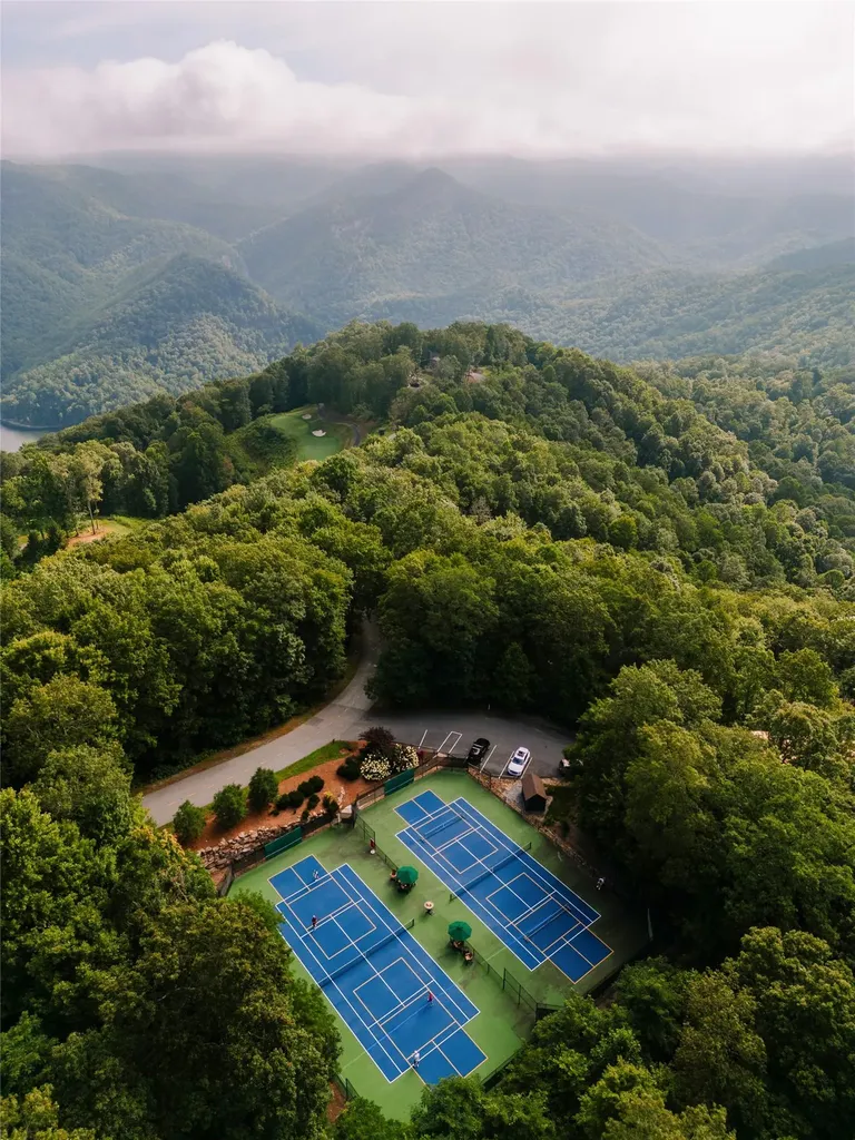 110 Saddle Notch Lane Tuckasegee NC 28783