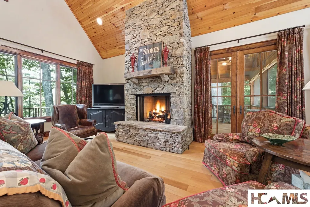 185 Songcatcher Court Tuckasegee NC 28783