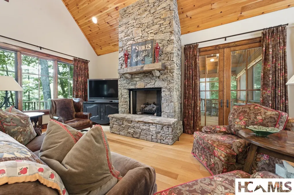 185 Songcatcher Court Tuckasegee NC 28783