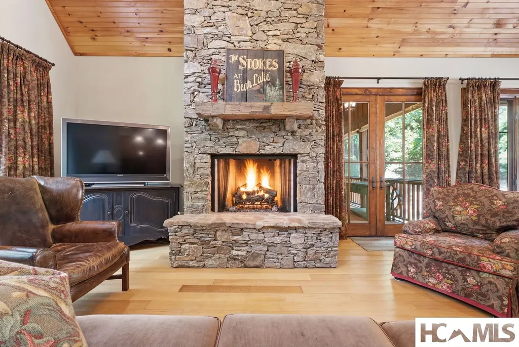185 Songcatcher Court Tuckasegee NC 28783