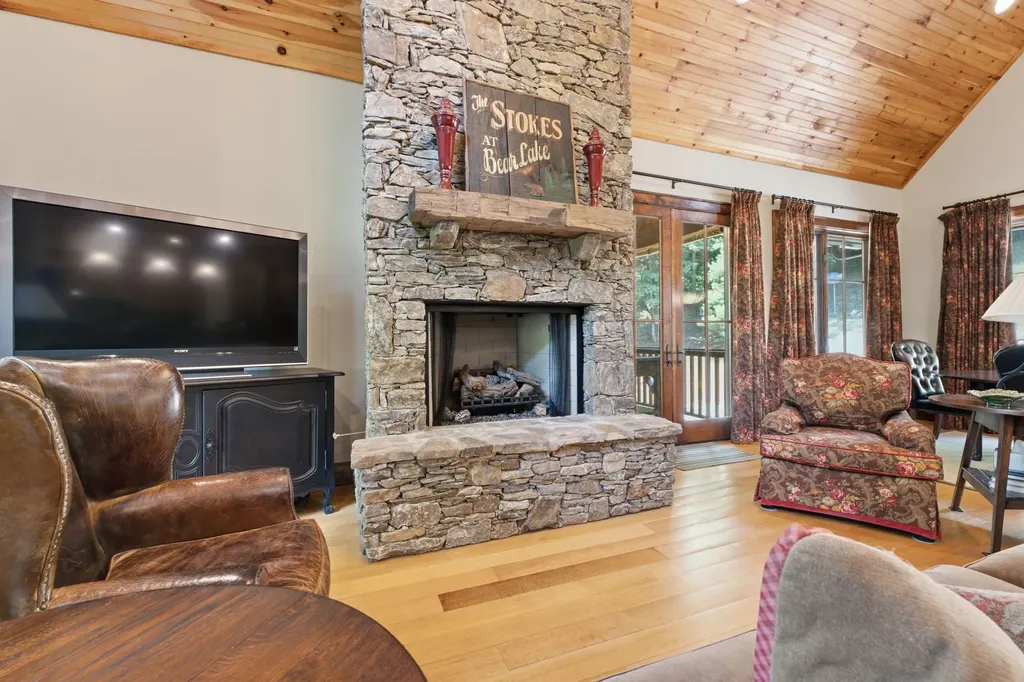 185 Songcatcher Court Tuckasegee NC 28783