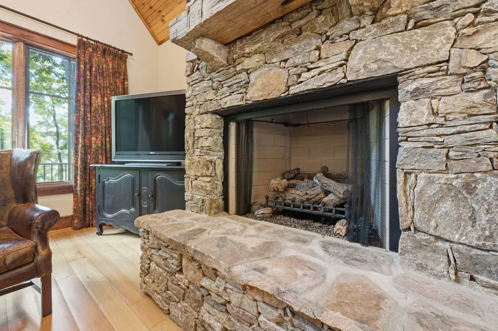 185 Songcatcher Court Tuckasegee NC 28783