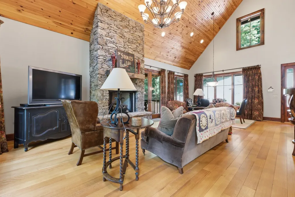 185 Songcatcher Court Tuckasegee NC 28783