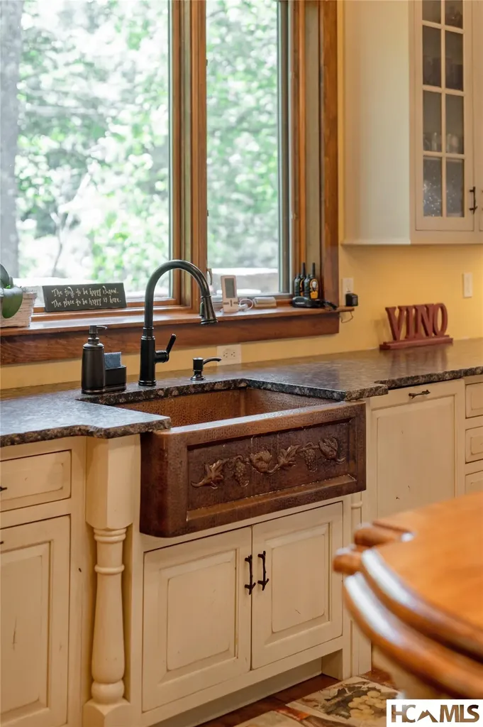 94 Josh's Trail Cashiers NC 28717