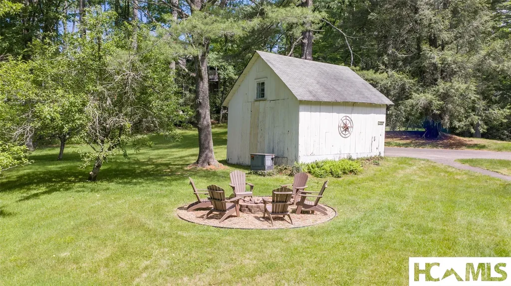 760 N 5th Street Highlands NC 28741