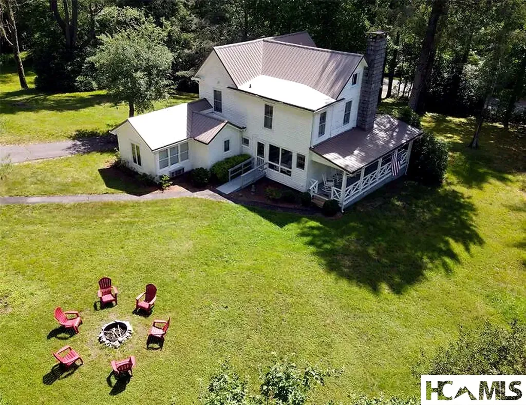 760 N 5th Street Highlands NC 28741