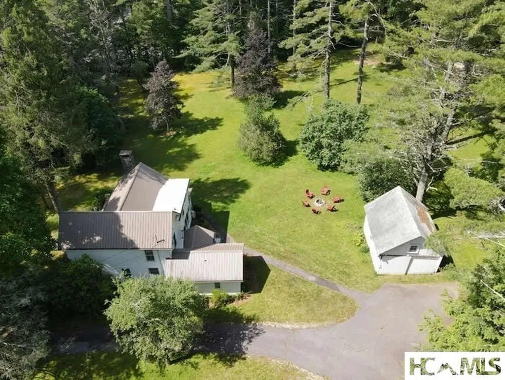 760 N 5th Street Highlands NC 28741