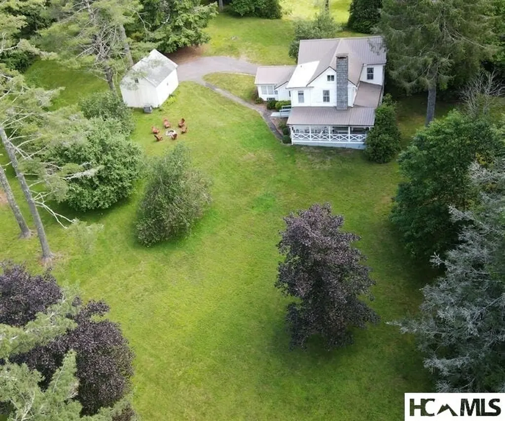 760 N 5th Street Highlands NC 28741