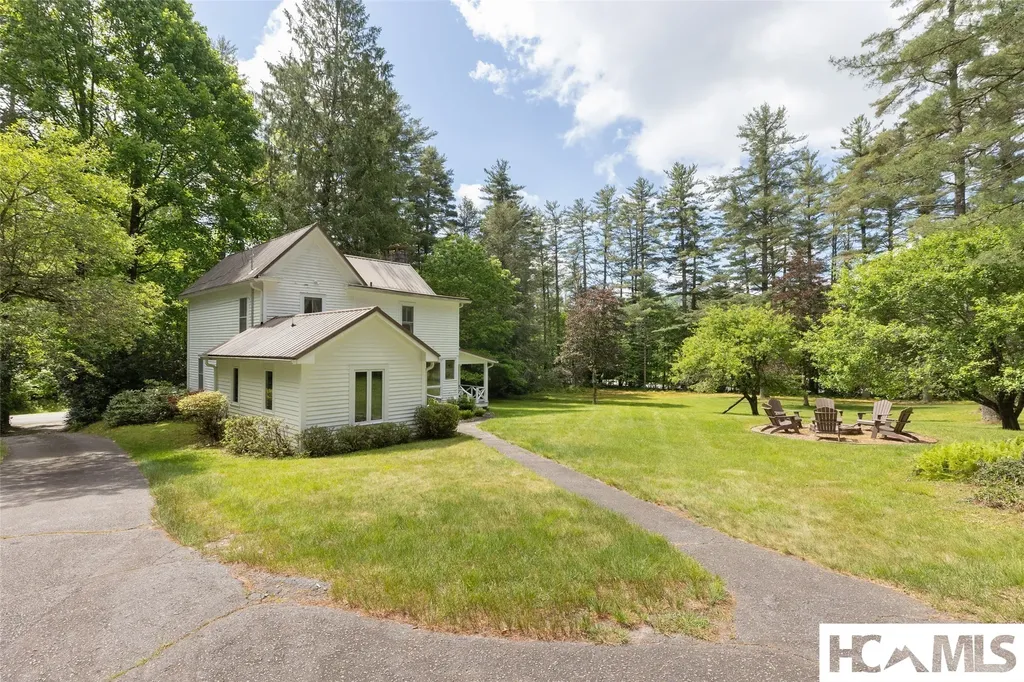 760 N 5th Street Highlands NC 28741
