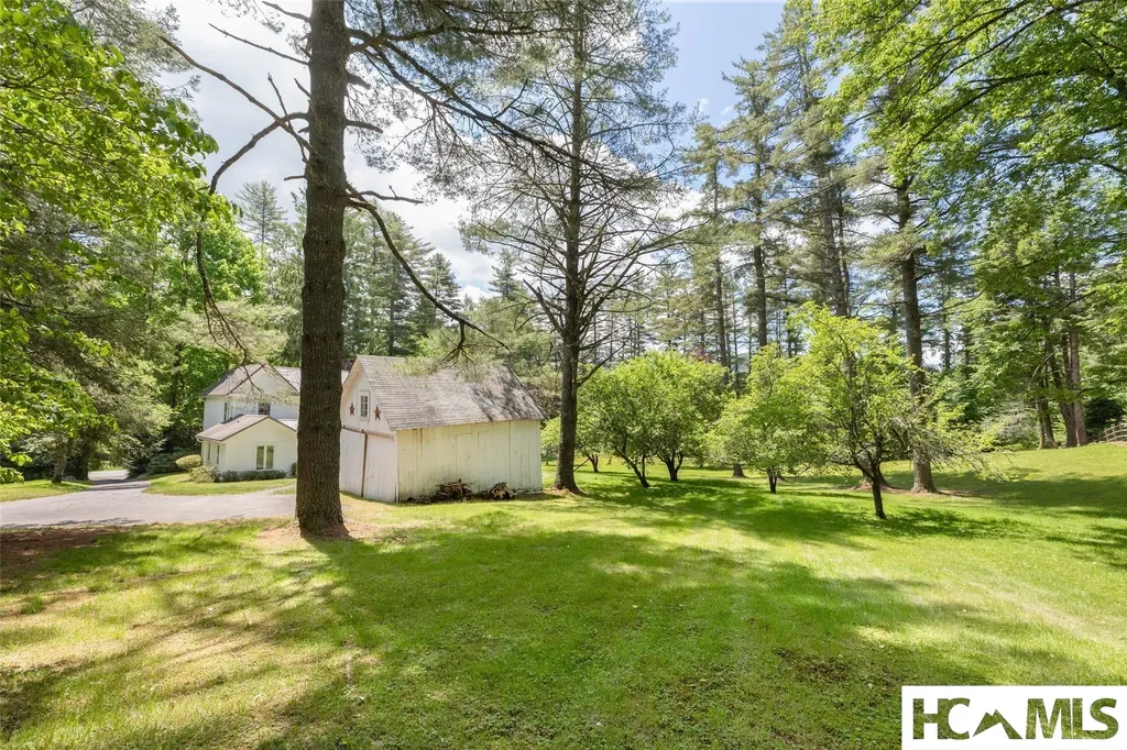 760 N 5th Street Highlands NC 28741