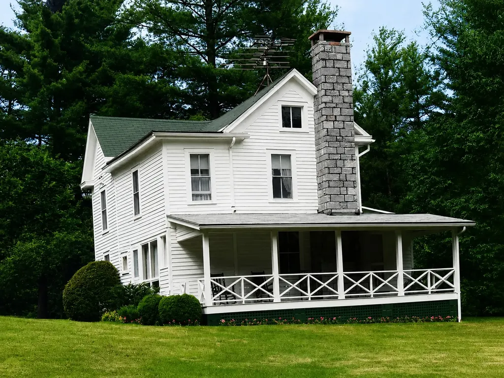 760 N 5th Street Highlands NC 28741