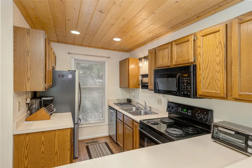 43 Kiwi Lane Sapphire NC 28774