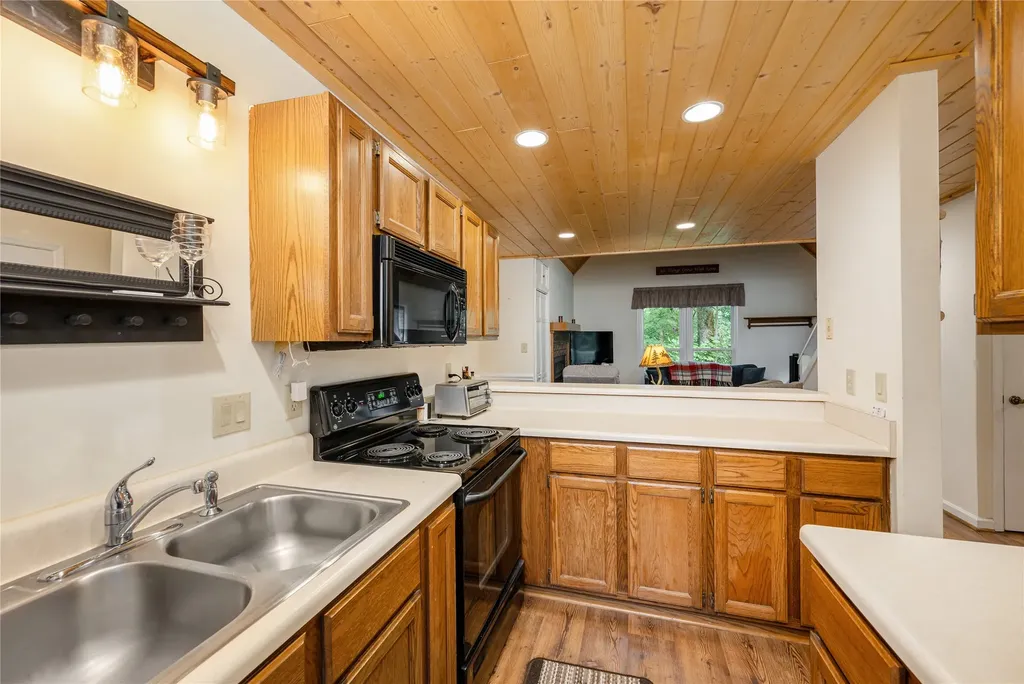 43 Kiwi Lane Sapphire NC 28774