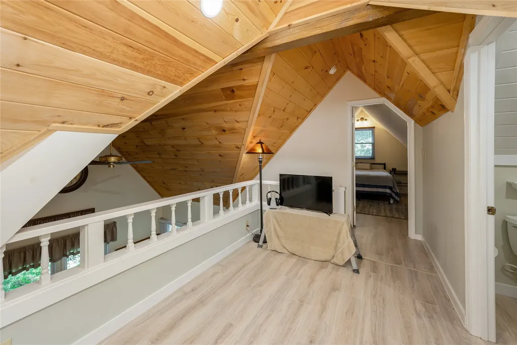 43 Kiwi Lane Sapphire NC 28774