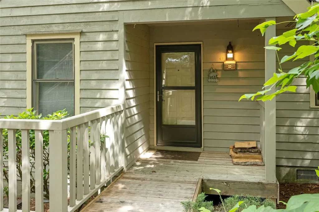 43 Kiwi Lane Sapphire NC 28774