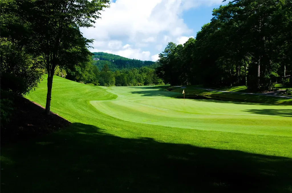 54 Pine Point Highlands NC 28741