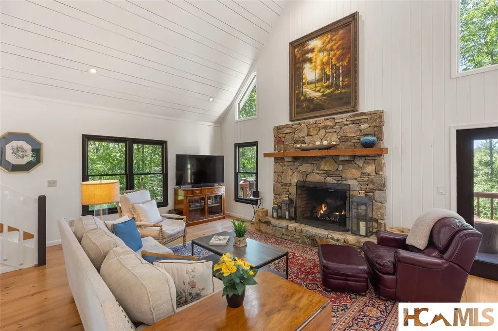 6 Rock Ledge Road Sapphire NC 28774