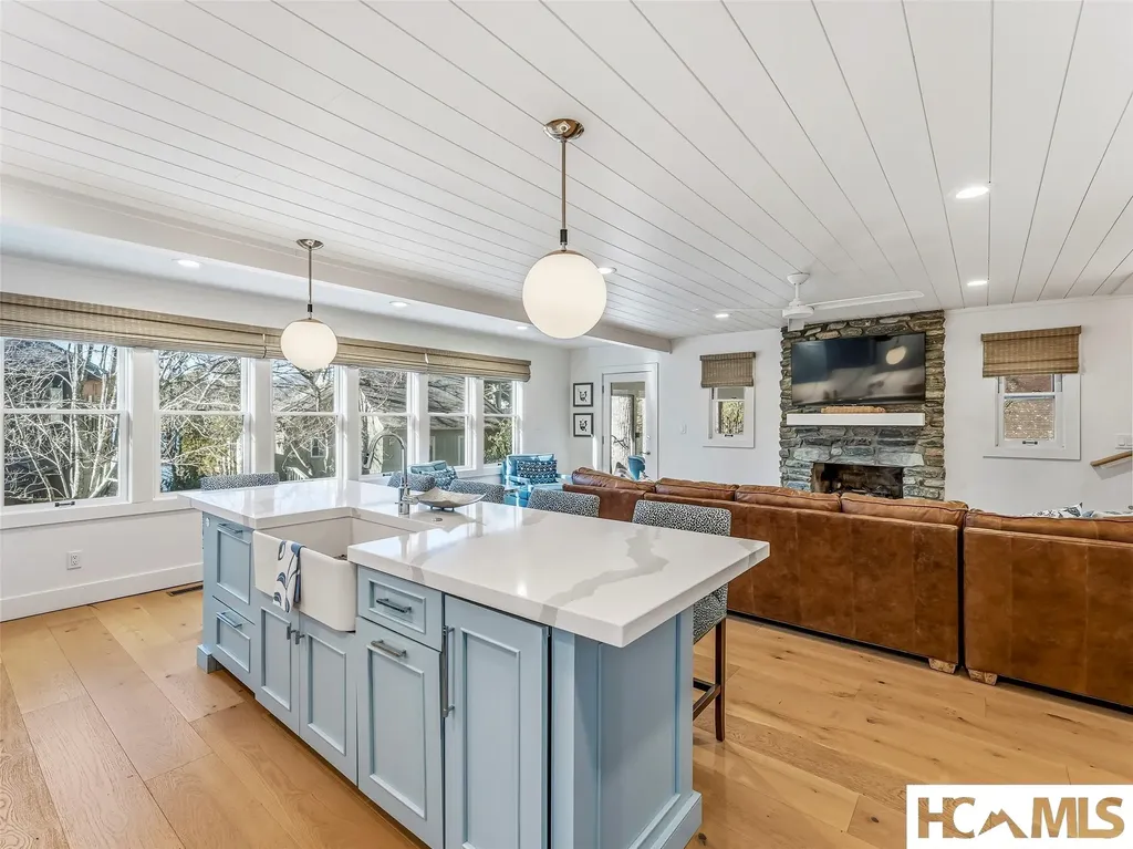 40 Toxaway Landing Drive Lake Toxaway NC 28747