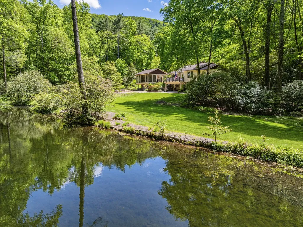 1213 Bull Pen Road Cashiers NC 28717