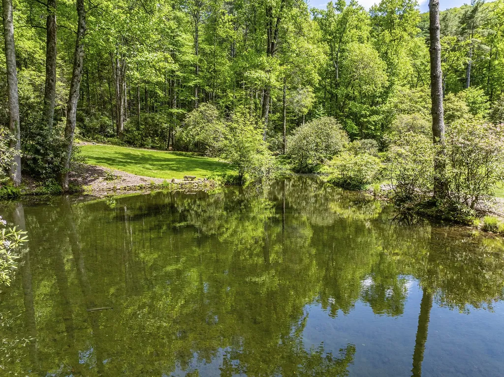 1213 Bull Pen Road Cashiers NC 28717