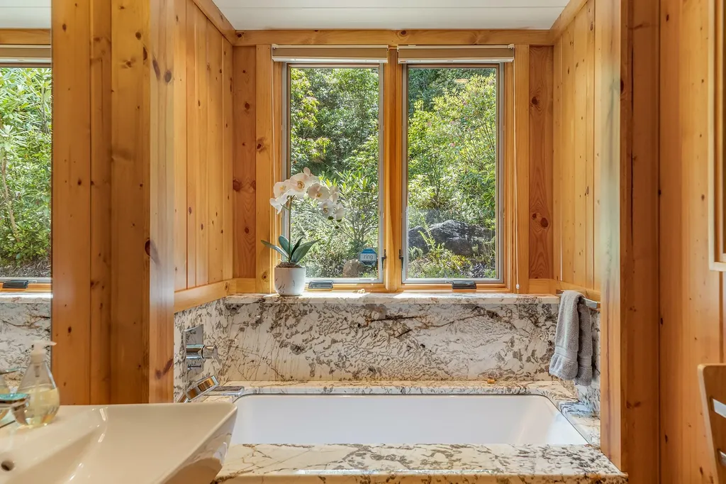 1213 Bull Pen Road Cashiers NC 28717