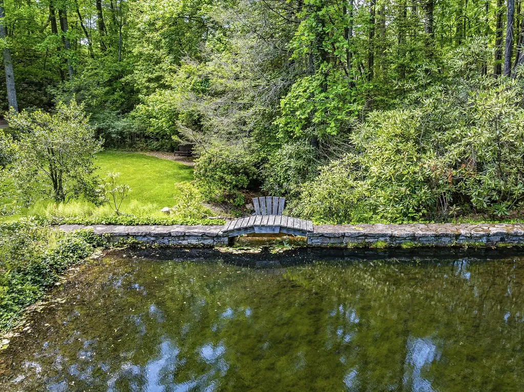1213 Bull Pen Road Cashiers NC 28717