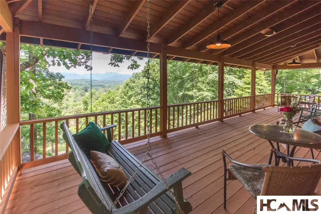1424 Dowdle Mountain Road Franklin NC 28734