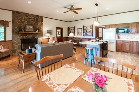 1424 Dowdle Mountain Road Franklin NC 28734